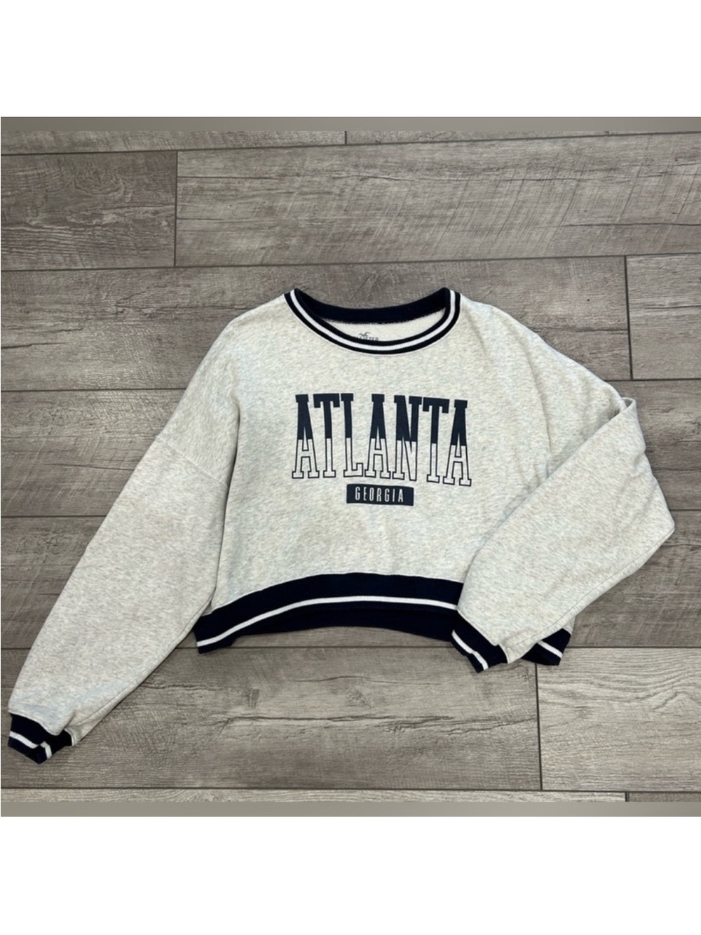 Hollister Atlanta Graphic Cropped Sweatshirt